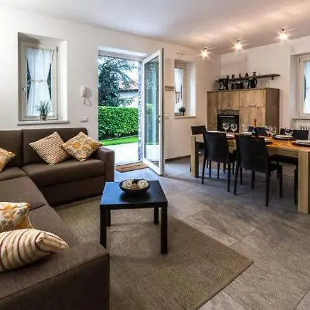 Sleeps 6 Air Con *