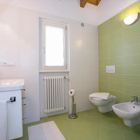 Sleeps 6 Air Con